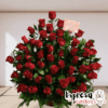 Arreglo Floral con 50 Rosas Rojas